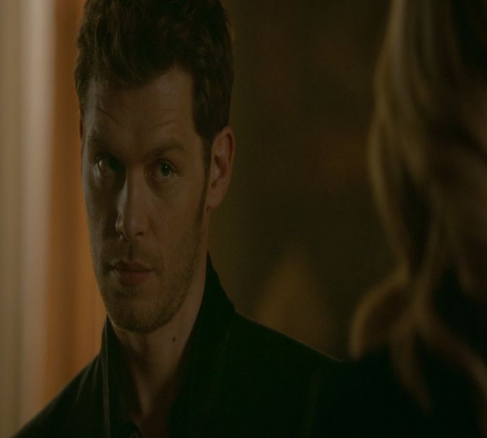 — Acea expresie fals-șocată nu persistă prea mult pe chipul lui Klaus, fiind imediat schimba- - E01xS01 ends l i f e kills laughter