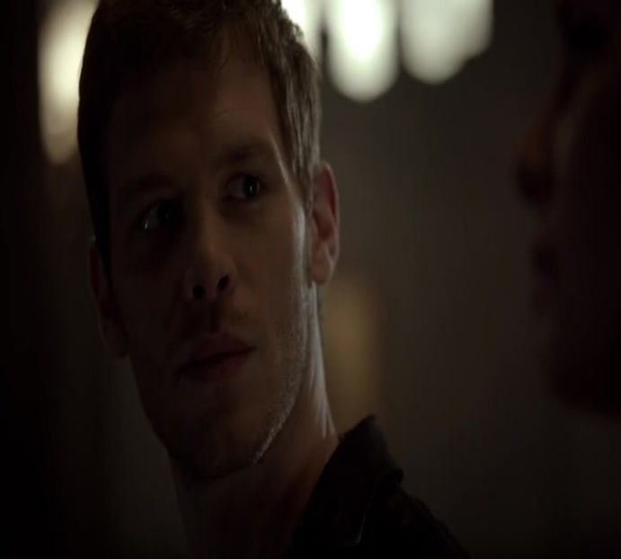 — să fie expusă în urma străluciri netrebnice. „Gândește-te puțin, Selene...” Se apleacă - E01xS01 ends l i f e kills laughter