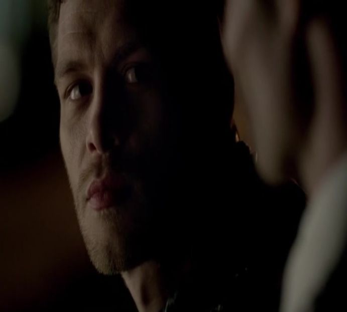 — Ochii lui Klaus se rotesc în urma vorbelor acesteia, vorbe pe care el nu le considera ni- - E01xS01 ends l i f e kills laughter