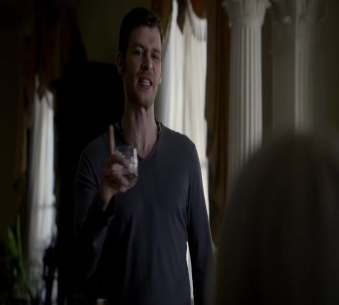 — „Draga mea...” Purcede el în grăi, limba petrecându-i-se peste buzele secătuite înainte - E01xS01 ends l i f e kills laughter