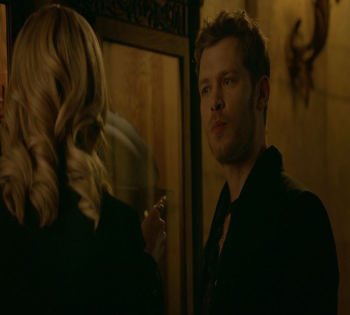 — mirare că un rânjet involuntar se strecoară pe chipul lui. „Oh, perfect! Perfect de-a drep- - E01xS01 ends l i f e kills laughter