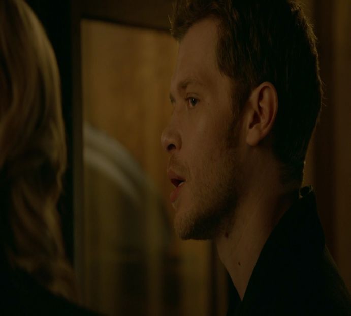 — Atenția îi este distrasă de la cele două tinere atunci când un sentiment straniu, nemai- - E01xS01 ends l i f e kills laughter