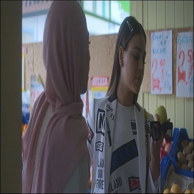 ∎☾▬ Ochii i se lărgesc în urma mărturisirii pe care Carla tocmai o făcuse. Buzele îi rămân - E01xS01 ends l i f e kills laughter