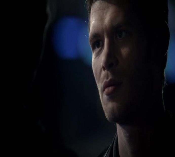 — Trupul lui Klaus era de neclintit în acele momente tensionate în care nu făcea decât - E01xS01 ends l i f e kills laughter