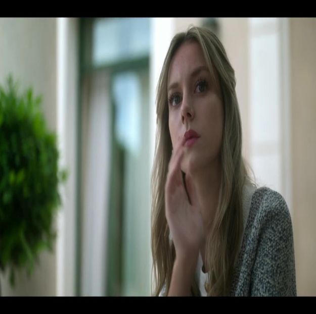 ; (Cu siguranță astăzi nu era ziua mea norocoasă. Pufnesc într-un chicot nervos și-mi + - a haunted place xx NA s mansion