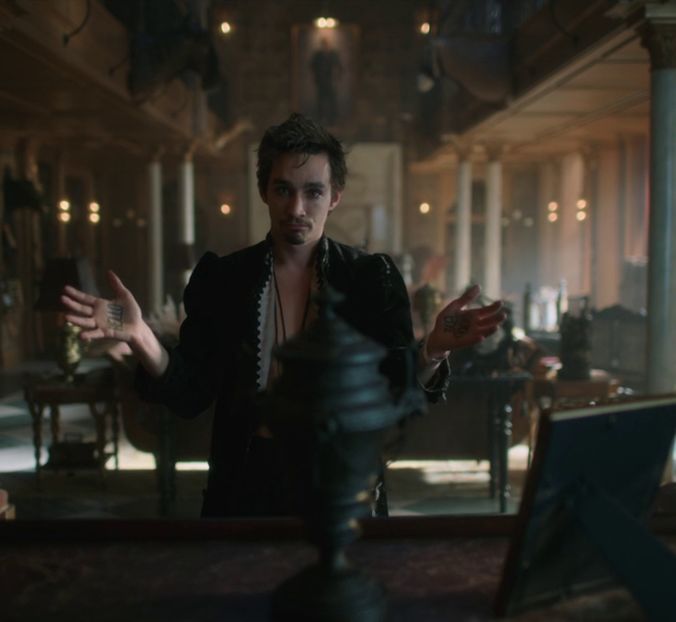 – Interlocutoarea nu se bucura de atenția lui Azazel, acesta inspectându-și manichiura abia curățată - E01xS01 ends l i f e kills laughter