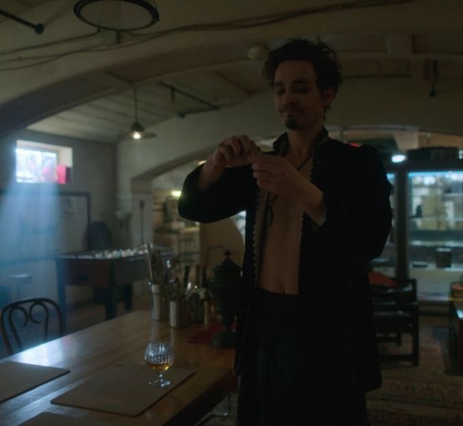 – a micșora distanța dintre cei doi, dat fiind faptul că el se afla pe bancă, iar ea în picioare, - E01xS01 ends l i f e kills laughter