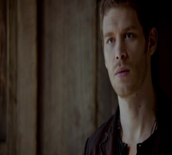 — Privirea-i este țintuită asupra Carlei, care într-adevăr avea nevoie de mai multe informații, - a haunted place xx NA s mansion