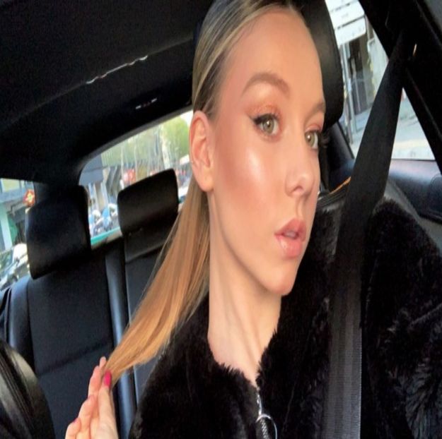 ; (Pun sticla la locul ei, simțindu-mi corpul cum începe să tremure din nou. Situația depășea + - a haunted place xx NA s mansion