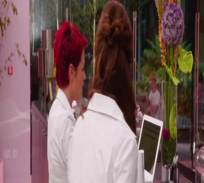 — a sa prezență dizgrațioasă. Acel truc mârșav la care arhanghelul apelează izbândește - E01xS01 ends l i f e kills laughter