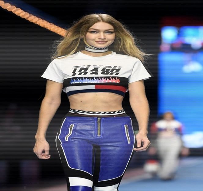 —  Prin urmare, odată deschis sertarul propriu-zis, sub propriul nas i se afişează din nou, - 12 Never mind me watching you