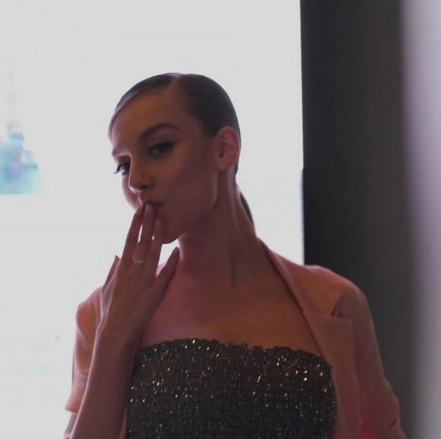 ; (Îmi iau câteva clipe bune să mă gândesc la un răspuns. Nu voiam să o trădez pe Selene + - E01xS01 ends l i f e kills laughter