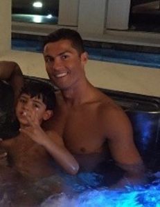 l-am luat cu mn la femei. - orice s-ar întâmpla tu să rămâi cu mine