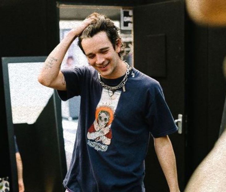 ⊺ⱶ∙ⱻ⃞¹⁹⁷⁵∕▪‧.; observa talazul ce se rostogolea spre ei peste văi, munți și câmpii. Și - The Eclogues! S2ecundus liber