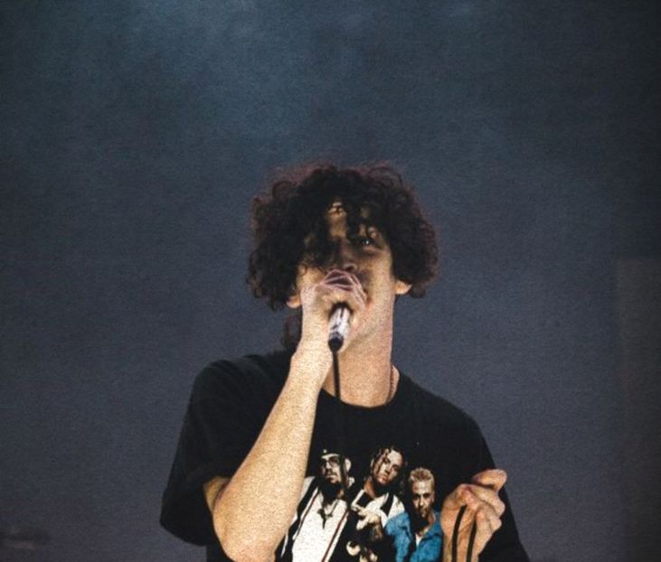 ⊺ⱶ∙ⱻ⃞¹⁹⁷⁵∕▪‧.;  mult naturale (fie vorba între noi, nu se feresc unii o zi de la KFC sau - The Eclogues! S2ecundus liber