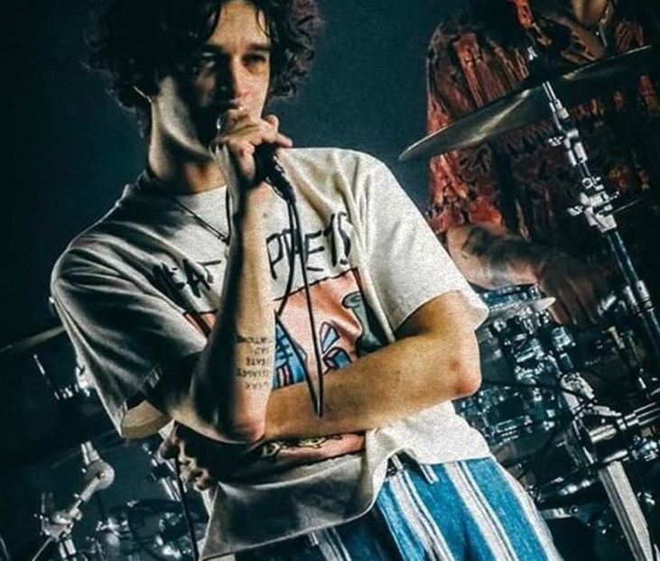 ⊺ⱶ∙ⱻ⃞¹⁹⁷⁵∕▪‧.; călcat în balegă... De când se perindează caii ăia prin campus, talpa pantofilor - The Eclogues! S2ecundus liber