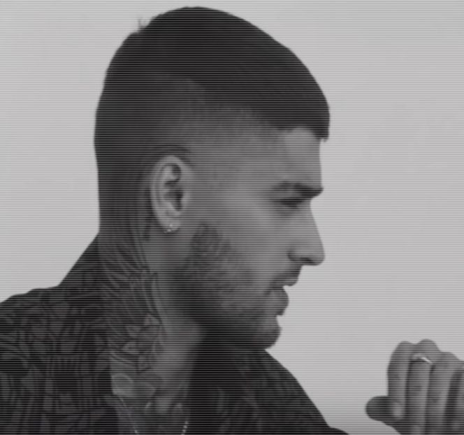 — Ai vorbit cu ea.” Apasă vocal cuvintele finale, în acelaşi timp indicând în van cu ajutorul - 12 Never mind me watching you