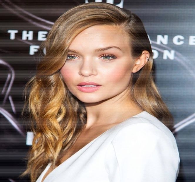 — Faptul că el îndrăzneşte să accentueze acel titlu, anume „iubita mea”, ochii i se rotesc - 12 Never mind me watching you