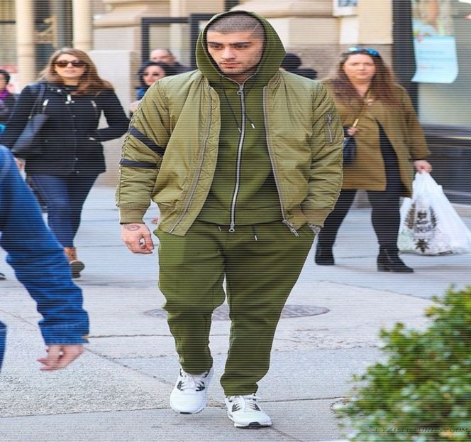 — Aprobând în minte parcă fiecare cuvânt în parte. Întrebarea poate retorică, ce urmează - 12 Never mind me watching you