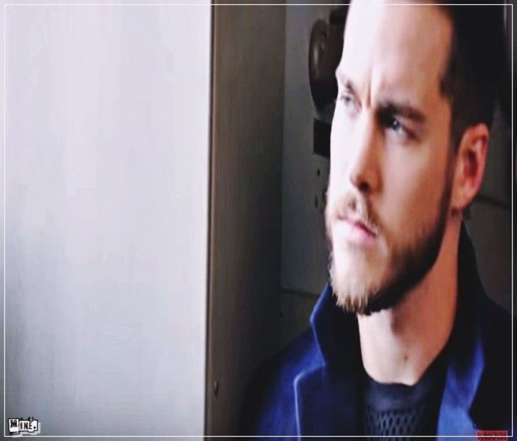 §´¨ɴ̲̃ᴏ̲̃ᴛ̲̃ʜ̲̃ɪ̲̃ɴ̲̃ɢ̲̃ ･ƨǝɿɒqmoɔ.; în dispoziția de morocănos. Își mută privirea de la Rey, care - The Eclogues! S2ecundus liber