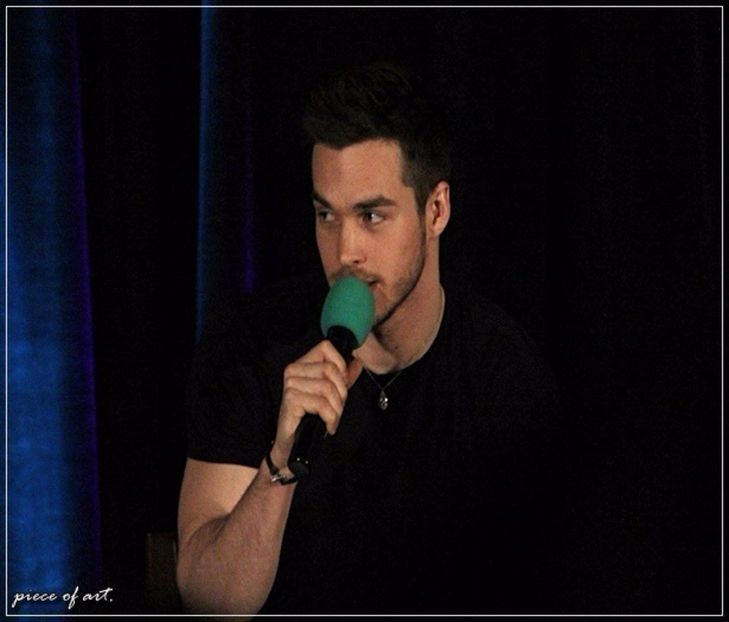 §´¨ɴ̲̃ᴏ̲̃ᴛ̲̃ʜ̲̃ɪ̲̃ɴ̲̃ɢ̲̃ ･ƨǝɿɒqmoɔ.; Chicotește când observă gestul său de a se acoperii mai mult, - The Eclogues! S2ecundus liber