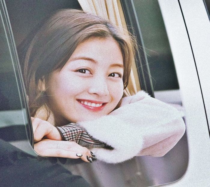 ⋗ Day 64 ⚘ Jihyo ⚘ ☾ 05.05.2020 - 01 Je suis ma plus belle arme