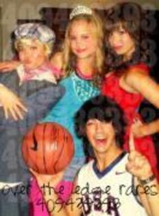 MJRHXMBRCMGEVUFLCLE[1] - camp rock poze rare