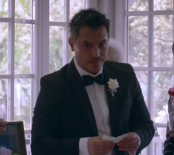 Nu prea este genul meu de nunta, dar imi place compania ta :)) *se aseaza la masa* - episodul 79