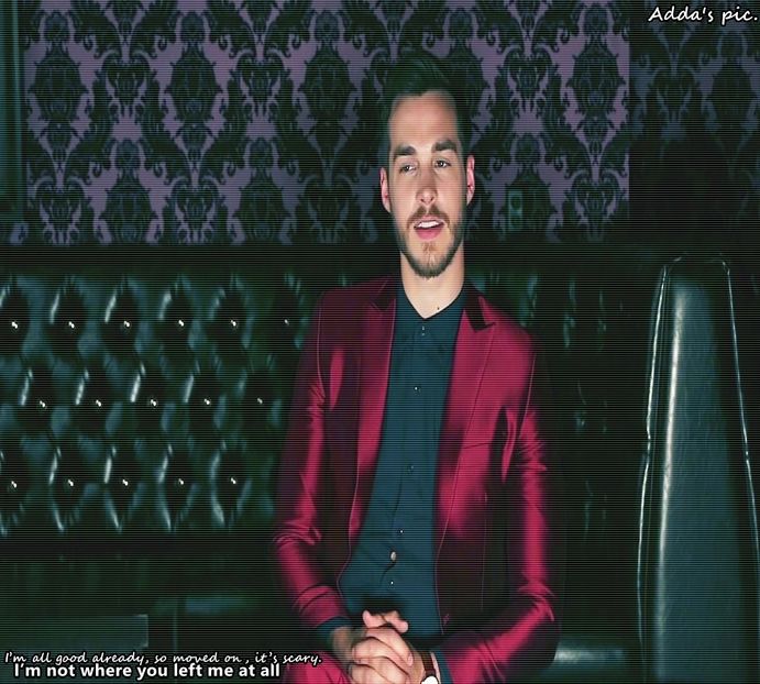 *il bate pe umar*Ups, te-a inlocuit si pe tine? Asa sunt femeile. Baga mare si pune ochii pe una si - episodul 79