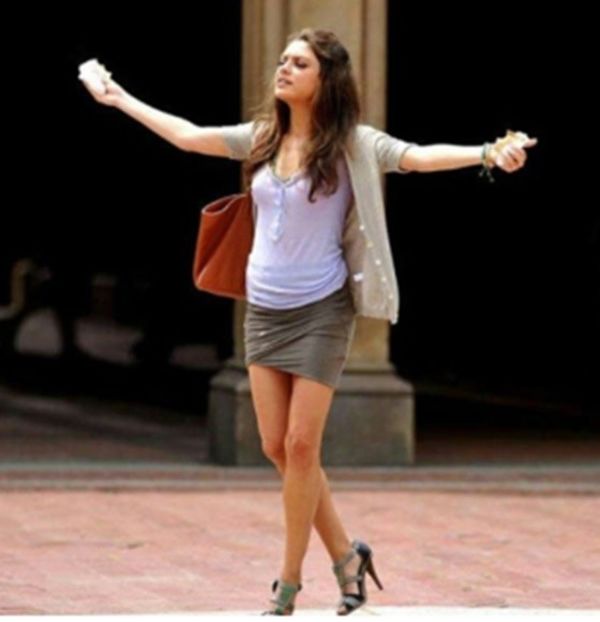 Ba..am baut prea mult sau Denisa este cu Ezra si Ely cu Stiles? o.O - episodul 79