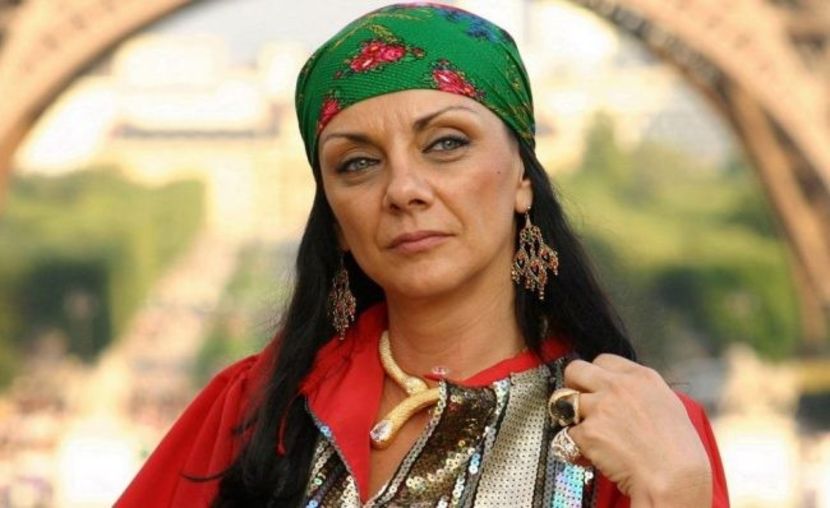 *ii da un cearceaf alb Bershkei* Ia-l si du-te cu barbatu tau..si cand terminati, imi aduci - episodul 79