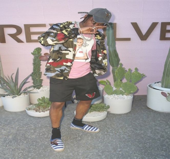 — De îndată ce ajunge scăpat de tricoul purtat, sfârșește prin a căpăta un interes față de - 14 It made you unwind and undo