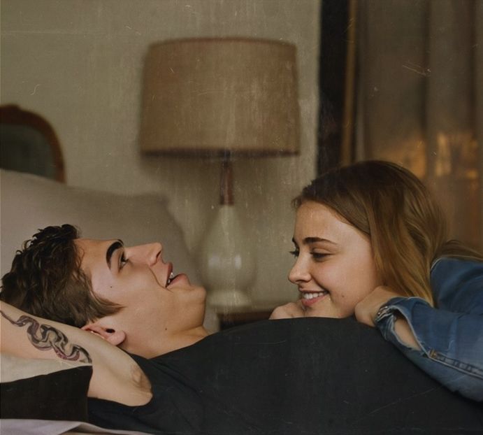 Bineee *adorm așa ca hardin și tessa* :-** - Episodul 3