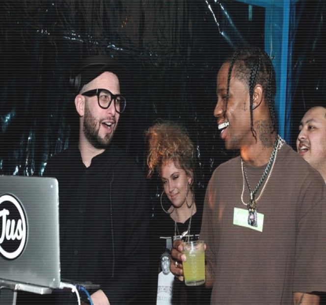 — Permiţând astfel iniţierea unui alt sărut. Limbile li se întâlnesc de îndată într-un joc tipic, - 14 It made you unwind and undo