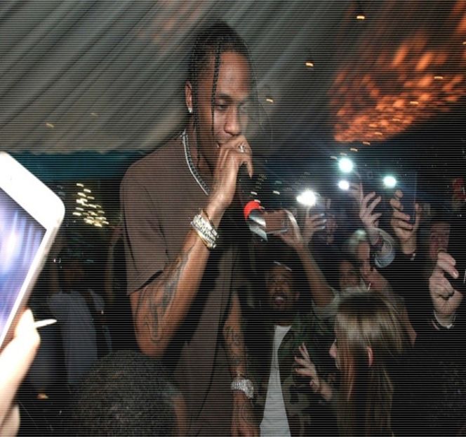 — Mârâi gros îi scapă odată ce amica sa îi părăseşte poala, fiindu-i în instinct să privească - 14 It made you unwind and undo