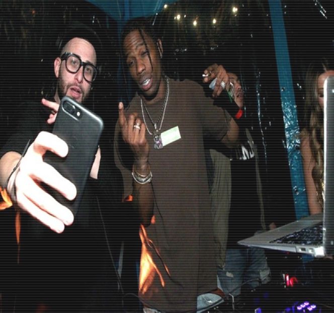 — Aplecându-se spre zona mesei, căci printr-o scurtă privire analizează lungimea acesteia. - 14 It made you unwind and undo