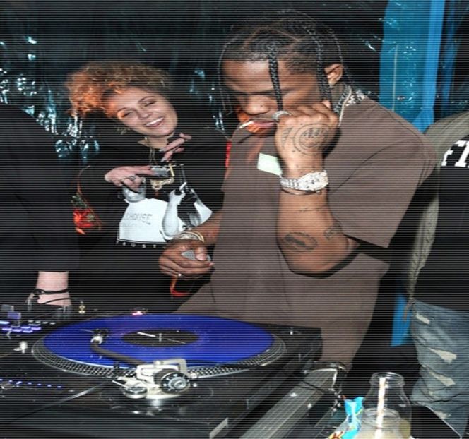 — Aruncă privirea în sus spre şatena încă aflată în picioare, concomitent trăgându-şi scurt - 14 It made you unwind and undo