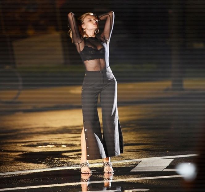 — Unui zâmbet ironic, privirea având să şi-o întoarcă din nou în direcţia televizorului. - 14 It made you unwind and undo