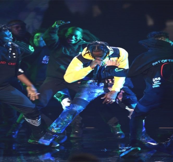 — Acela de a o întinde fără reţinere pe masa din faţa lor şi a-şi oferi reciproc maximă satisfacţie, - 14 It made you unwind and undo