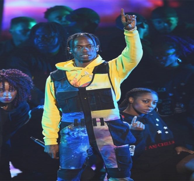 — Concomitent eliberând un sunet amuzat, chiar dacă buzele i se curbează sub forma unui - 14 It made you unwind and undo