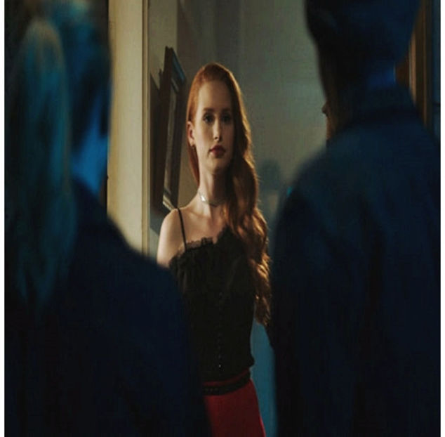 ̷♡̷ ⍮αιηяσʇιƖαɔ⑇eyes٦̷ Își rotește scurt ochii când îi spune că e frumoasă și rămâne serioasă, - S01E02 x Postcards from the Edge