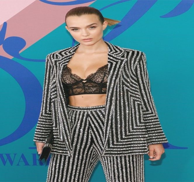 — Odată ce acesta îşi face auzit îndemnul respectiv, sfârşeşte deci ridicându-se din locul - 14 It made you unwind and undo