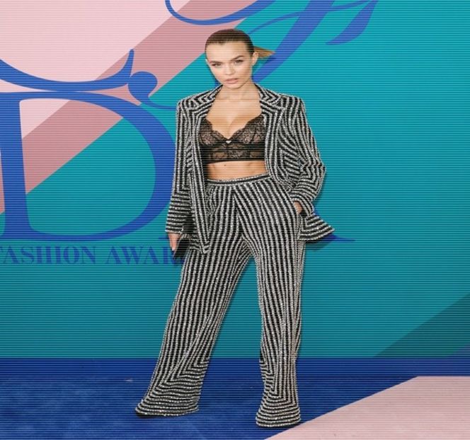 — Peste cealaltă, resimţind erecţia deţinută de către brunet, un rânjet îi brăzdează la - 14 It made you unwind and undo