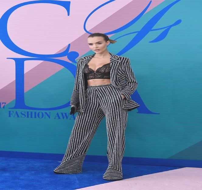 — Pectoralii săi. Curiozitatea, ce-i drept, puţin neaşteptată venită din partea acestuia, îi - 14 It made you unwind and undo