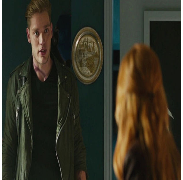 ̷♡̷ ⍮αιηяσʇιƖαɔ⑇eyes٦̷ Îl bufnește un râs sănătos când vede că Aaron n-are absolut nicio reacție. - S01E02 x Postcards from the Edge