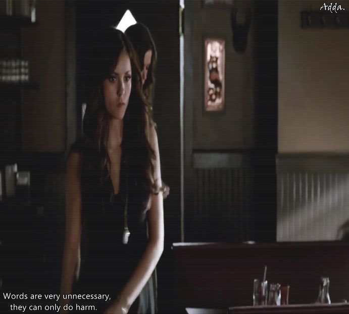 》#Se uită de după tejghea cum se duce la Aaron, gata să-și pună mâna pe față în cazul în - S01E02 x Postcards from the Edge