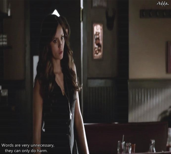 》uită spre Andrew și-și arcuiește ambele sprâncene în semn de mirare. "Demențial ca un - S01E02 x Postcards from the Edge