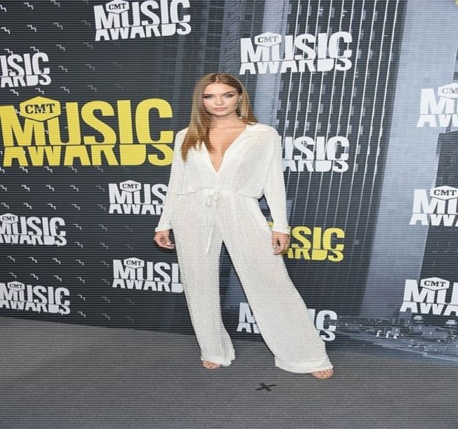 — Prin replica anterioară, una ce suna mai mult a ceva ce ar spune el, face, aşadar, o - 14 It made you unwind and undo