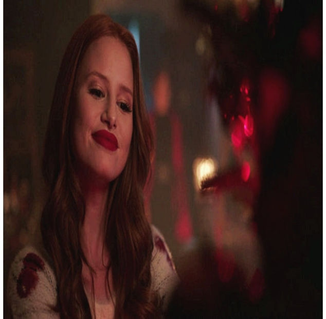 ̷♡̷ ⍮αιηяσʇιƖαɔ⑇eyes٦̷ întâmple și a doua oară. Își duce mâinile în jurul gâtului lui și se pierde - S01E02 x Postcards from the Edge