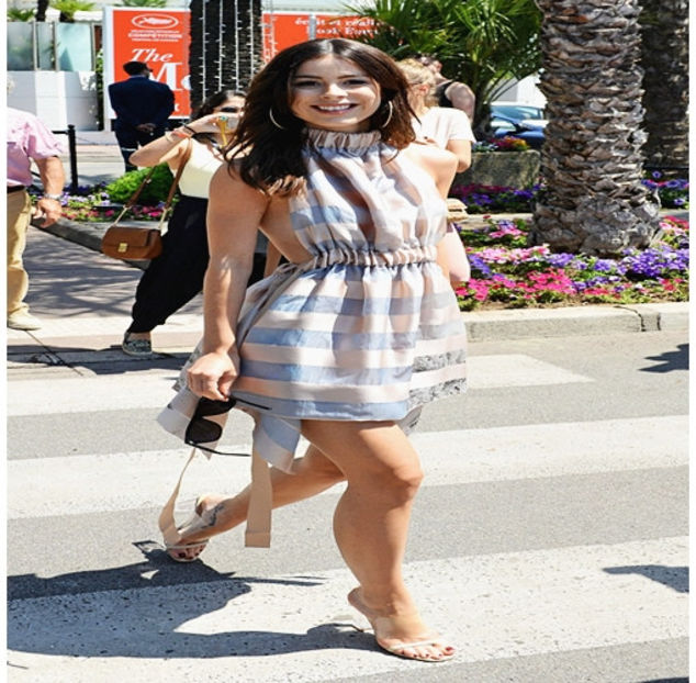 ̷♡̷ ⍮αιηяσʇιƖαɔ⑇eyes٦̷ „Știi... parcă îmi e bine fără frați sau surori. Poți să o păstrezi.” Surâde - S01E02 x Postcards from the Edge